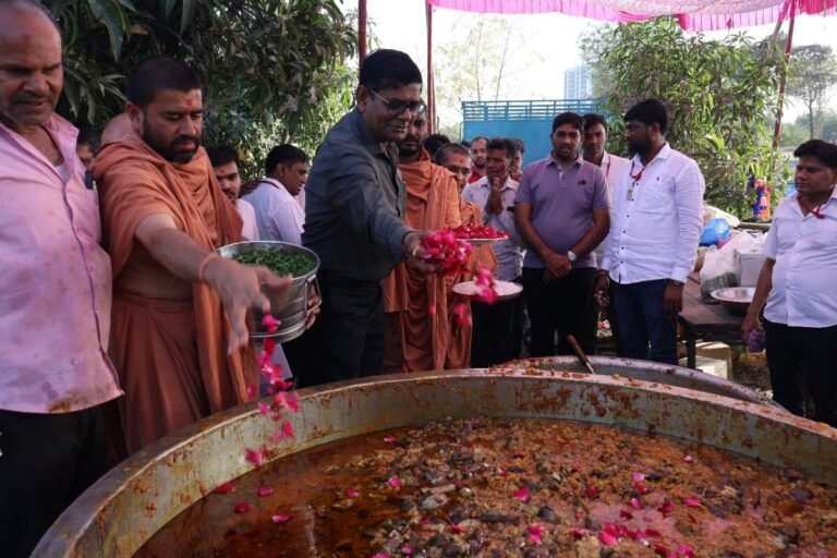 સર્વોપરીધામ શ્રીસ્વામિનારાયણ મંદિર ખાતે 14000 થી વધુ હરિભક્તોએ દિવ્ય શાકોત્સવ પ્રસાદનો લાભ લીધો