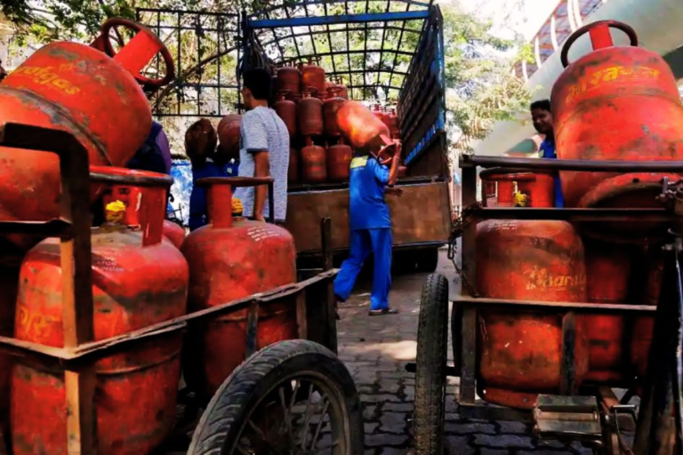 નવા નાણાકીય વર્ષના પ્રથમ દિવસે જ રાહત, LPG સિલિન્ડરની કિંમતમાં ઘટાડો