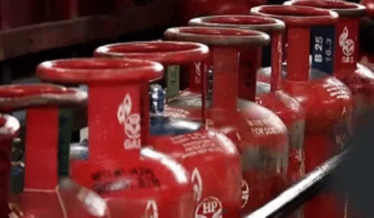 LPG ગેસ સિલિન્ડરના ભાવમાં થયો ઘટાડો, જાણો લેટેસ્ટ ભાવ