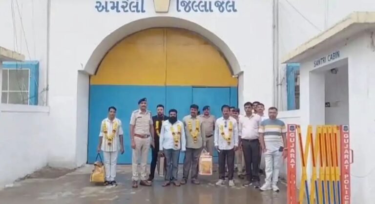 અમરેલી જિલ્લા જેલના પાંચ આજીવન કેદીઓને સારા વર્તન બદલ મુક્તિ
