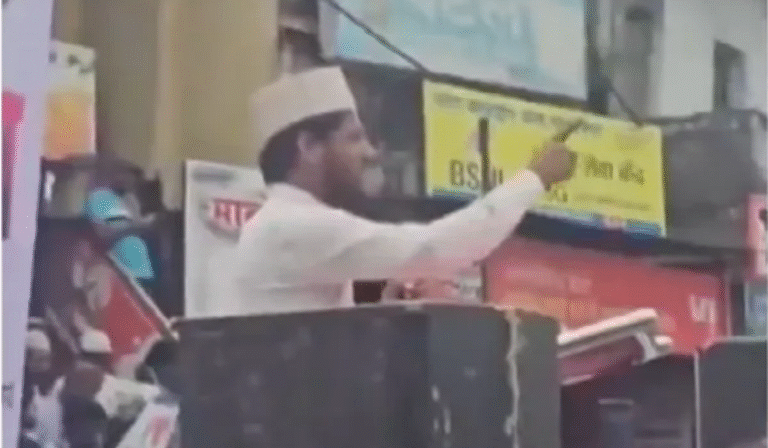 ‘I Love Mohammad’ના મંચ પરથી સીએમ યોગીને ખુલ્લી ધમકી, મૌલવીએ કહ્યું- ‘હું તેમને અહીં દફનાવીશ’
