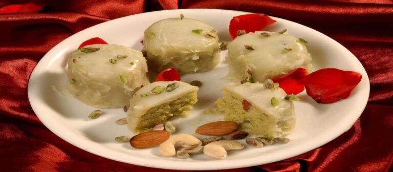 સુરત બન્યું ‘સ્વીટ સિટી’ : ₹14 કરોડની ઘારીનો રેકોર્ડ