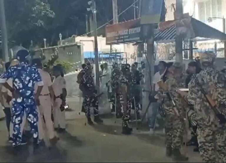 બંગાળમાં પીએમ રેલી પહેલાં હિંસા ભડકી: BJP-TMC અથડામણમાં CISF જવાનને ગોળી વાગ્યાનો દાવો, ઉમેદવારના ઘર પર બોમ્બ હુમલો