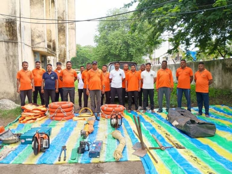 રેડ એલર્ટ વચ્ચે સુરતમાં ખાડી પૂરનો ભય, NDRF-SDRF સહિત રેસ્ક્યૂ ટીમો તૈનાત