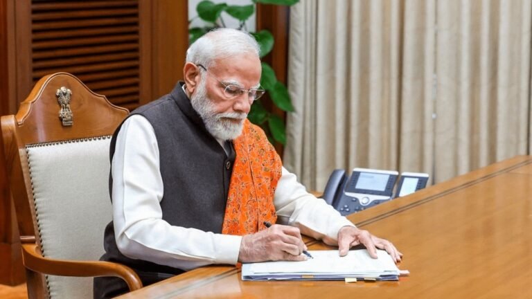 વડાપ્રધાન મોદીએ મોટુ મન રાખીને સોશ્યલ મીડિયામાં બીભત્સ ભાષાનો શબ્દ પ્રયોગ કરનાર યુવાઓને માફ કરી દીધા