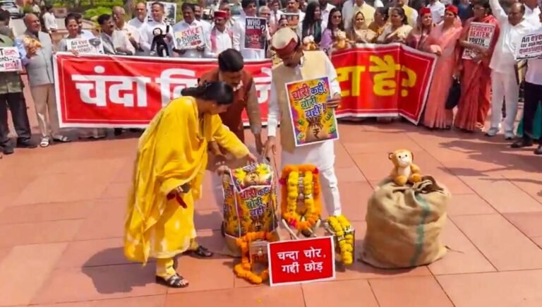 લોકસભા સ્થગિત, રાજ્યસભામાં નારાબાજી ચાલુ; ચોમાસુ સત્રનો અંત પણ થયો તોફાની