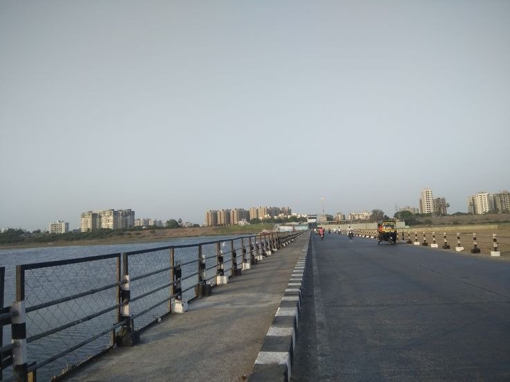 સુરતીઓ માટે રાહતના દરવાજા ખૂલ્યા! રાંદેર કોઝવે પર ફરી વાહનવ્યવહાર થશે ચાલુ