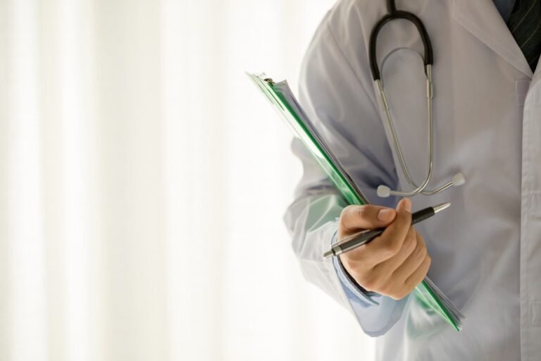 ₹24 હજારમાં MBBS? શ્રમિકોના સંતાનો માટે ESICની ખાસ યોજના, જાણો કોણ લઈ શકે છે લાભ